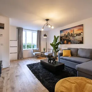  Apartment Luxury 4 Bedroom Townhouse With Free Parking United Kingdom
